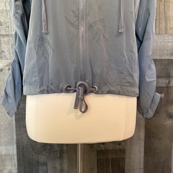 Nanette Lepore gray windbreaker large laser cut birds mock neck lightweight fall - Picture 5 of 13